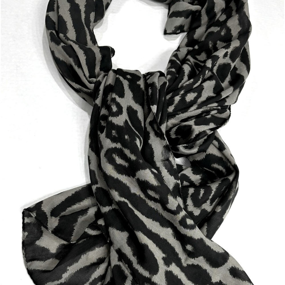 XL Coach Ocelot print wrap. Gorgeous, Versatile, grey/black 80x30 inches